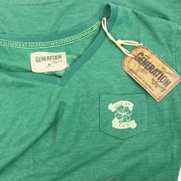 Born Lucky Graphics T-Shirt Green Tee, Size XL V-neck - Picture 6 of 8